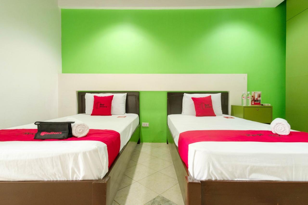 Hotel Reddoorz Near Waltermart Subic Esterno foto